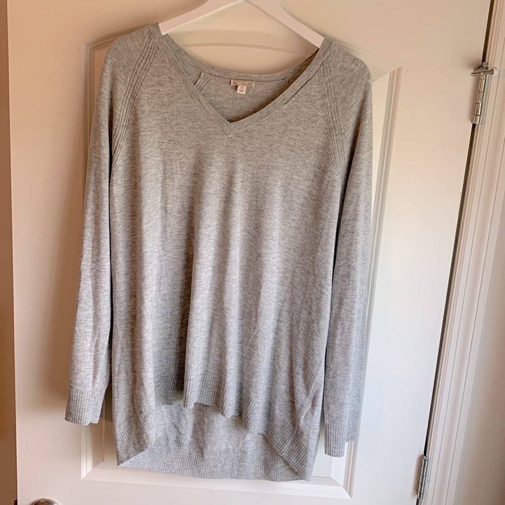 Light weight v-neck grey sweater